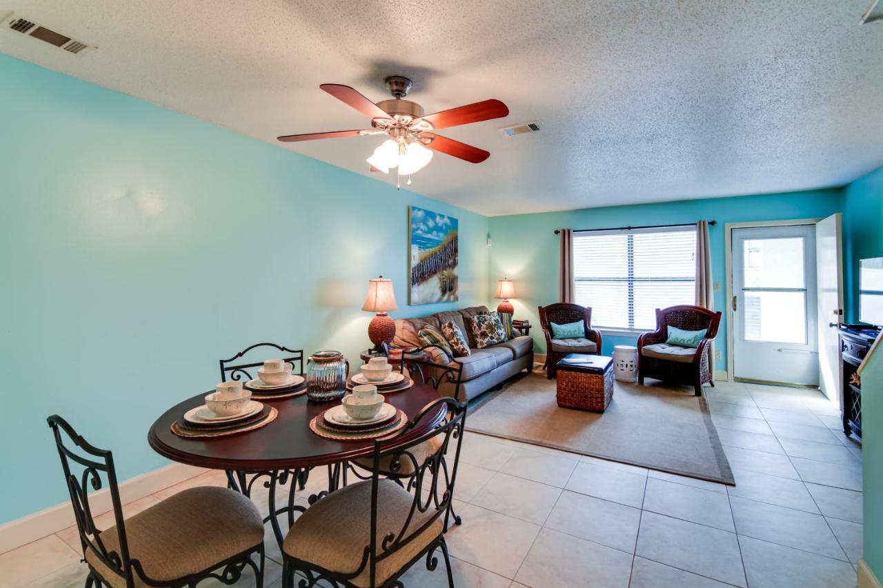 Destin Townhome With Balcony - Walk To The Beach! Exterior photo